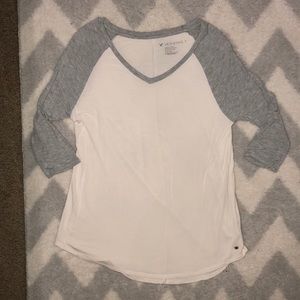 3/4 sleeve American Eagle t shirt !